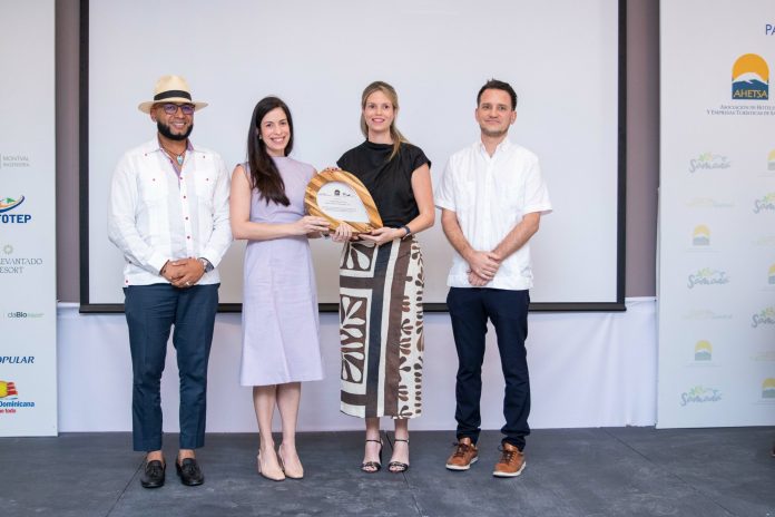 Premian a distribuidora de energía eléctrica por sus prácticas ambientales en Samaná